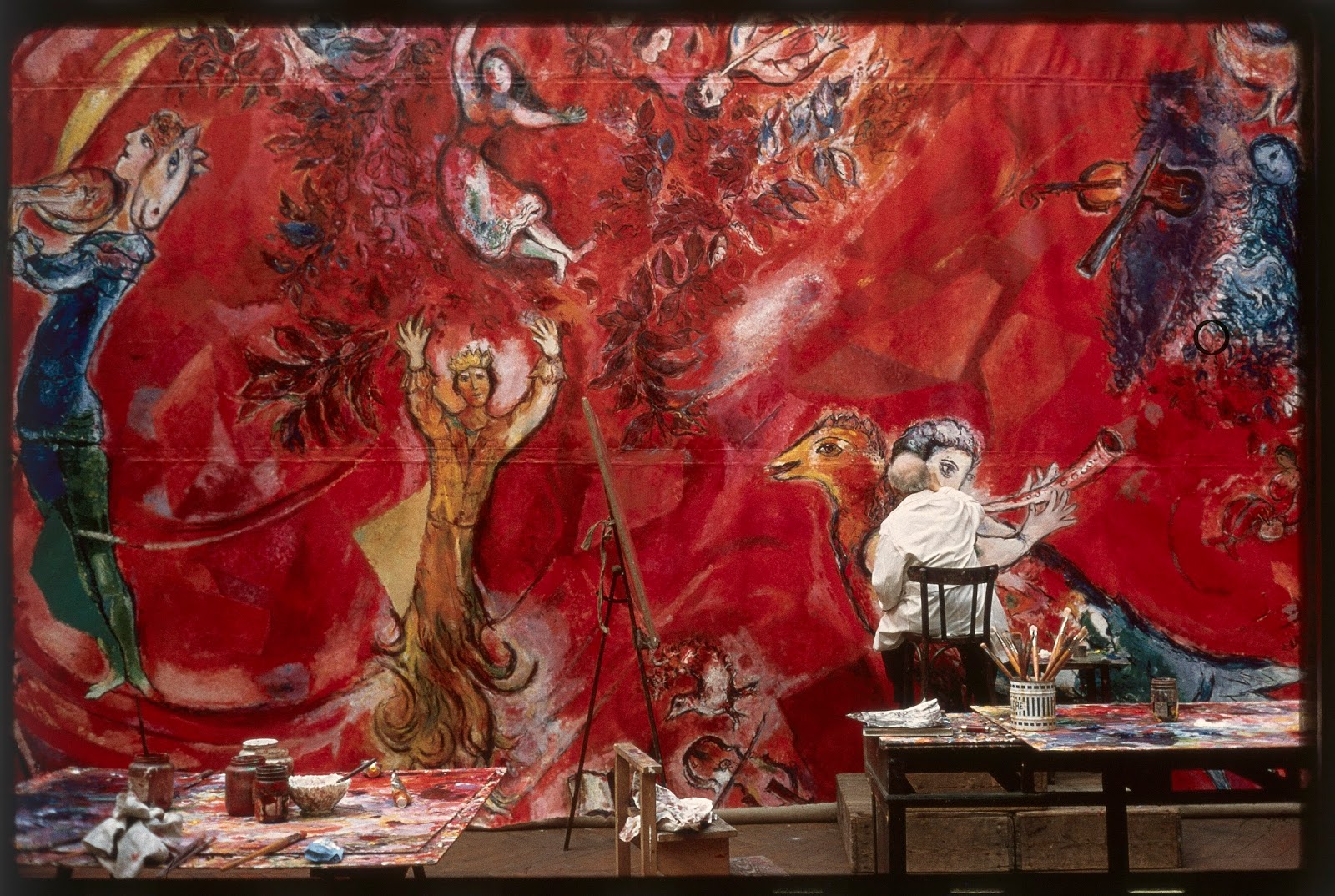 34.Izis-Chagall travaillant aux panneaux du Metropolitan Opera de New York Le Triomphe de la Musique-atelier des Gobelins1966(c) Adagp-Paris2015-Photo(c)Izis-Manuel Bidermanas